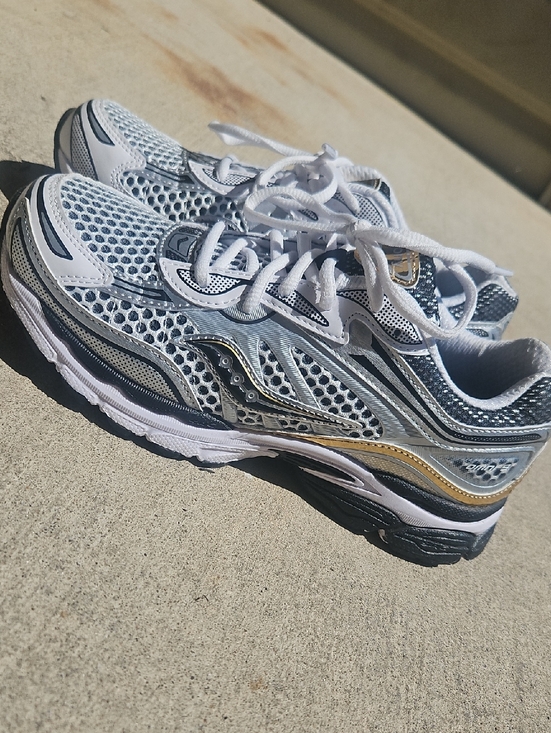 Saucony Other - Saucony White, Silver & Gold Mesh Running Shoes M sz 6